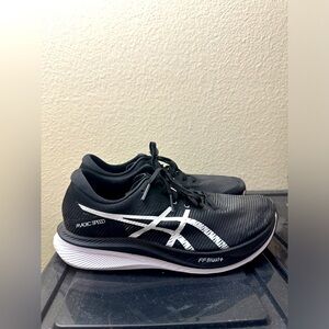 ASICS Magic Speed 3 Mens Size 9.5 Black White